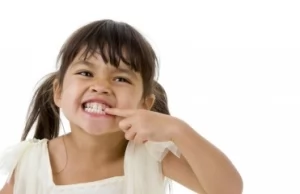 Почему ребенок скрипит зубами