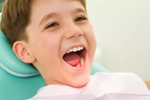 Как лечить зубы маленьким детям