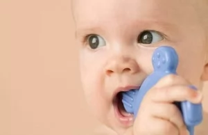 У ребенка режутся зубки: что делать?