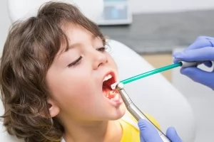 Апексогенез и апексификация постоянных зубов у детей